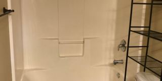 Beautiful West Side 3 Bed/2.5 Bath Townhome! Gallery 27