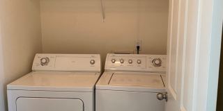 Fantastic Townhome close to Nike Gallery 16