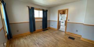 910 Union SE - Water included, Washer/dryer hook-up, Off-street parking. Gallery 6