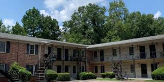 2 bedroom, 1 bath apartment in small complex on Hill Street! Walking distance to Normal Town, Downtown  UGA! Available August 2026 Gallery 1
