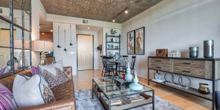 IO Piazza by Windsor Gallery 25