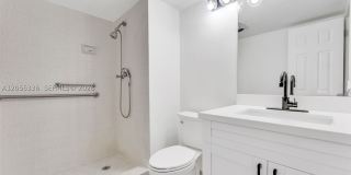 9811 N Hollybrook Lake Dr Gallery 17