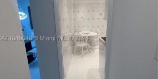 5555 Collins Ave Gallery 14