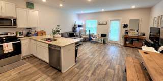 Convenient Location! Beautiful 3/2.5 Townhome w/ Pool Community! Gallery 16