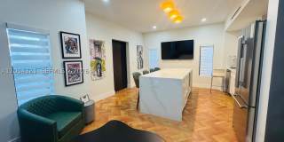 905 SW 13th Ct Gallery 3