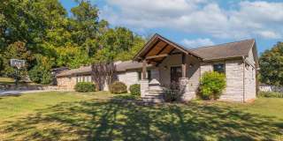 Furnished 3 Bedroom  2.5 Bedrooms Gallery 1