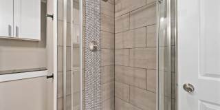 Charming 2BR Upstairs unit in Franklinton Gallery 14