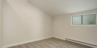 1357 1/2 Chase St Gallery 13