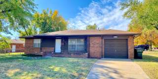 Spacious 3 bed 1 bath with easy access to I-40! Gallery 1