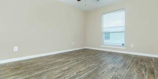 Montabella at Oak Forest Apartments Gallery 28