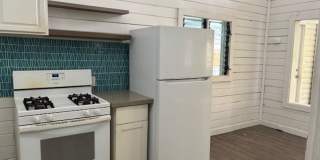 2 Bedroom / 1 Bath with loft and Ocean Views in Downtown Kona! Gallery 1
