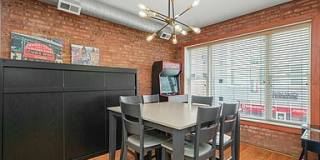 3914 North Broadway Gallery 1