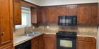 3/2 Southside 1800 sqft, pet friendly, enclosed yard Gallery 24