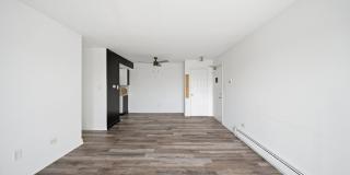 Palatine 1-Bedroom with Balcony, Pool & Included Utilities Gallery 6