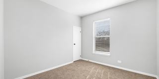 Commons - 5051 S Forrestville Gallery 23