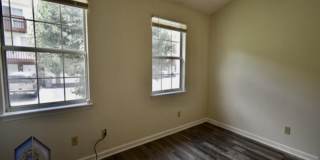 MODERN TRI-LEVEL TOWNHOME NEAR STEELE CREEK PARK Gallery 9