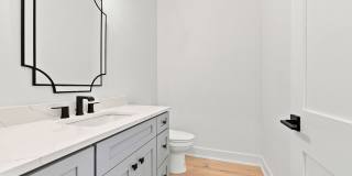 GORGEOUS Like NEW 4/3.5 CUSTOM TOWNHOME Gallery 29