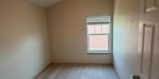 Charming 2-Story Townhome with Vaulted Ceilings Gallery 22