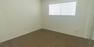2759 College Blvd- 1/2 OFF 1ST MONTH! Extra Parking, Sun Room, Garage, Fireplace Gallery 17