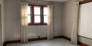 Cute & Retro 3 Bedroom Home in Midtown w/ Garage! Gallery 10