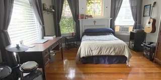 Nicely updated 3 bed unit with in unit laundry! Gallery 3