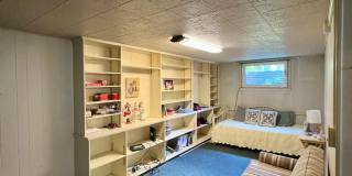 Available Nov 1st / Furnished / 1-Car Garage / 1 Dog on Approval Gallery 21