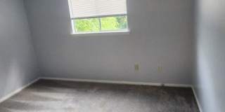 Very nice home located in the Eisenhower Village! NO PETS! Gallery 13