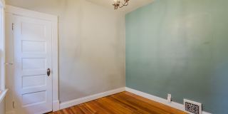 Amazing Highlands location with huge walkability! Gallery 22