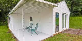 Cozy 2BD/2BTH in South Knoxville Gallery 8