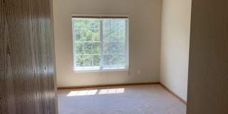 Nice 2 Bedroom 1.5 Bathroom Townhome in Hudson Gallery 8