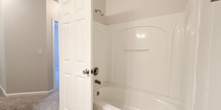 Spacious Townhome! Gallery 29