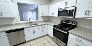 Beautiful Remodeled 3 bed, 2 bath home in convenient El Mirage neighborhood! Gallery 9
