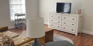 3Bed 3.5 Bath Town Home in a Convenient Mid-Town Location Gallery 1