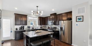 Spacious 3BR Townhome in North Brunswick Gallery 9