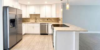 Remodeled First-Floor Condo Available Now in Naples Gallery 1