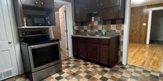 4 Bedroom La Crosse Home with Garage, Fenced Yard & In-Unit Laundry Gallery 1