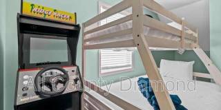 9004 Polly Ave Gallery 23