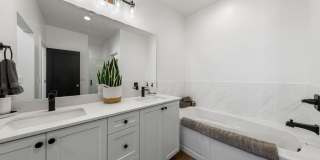 Beautiful 3 Bedroom 2.5 Bathroom Home Gallery 22