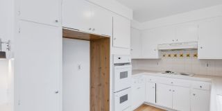 HUGE TOP FLOOR 2 BED 2 BATH IN PRIME SANTA MONICA! -FIREPLACE, BALCONY & GARAGE PARKING SPACE Gallery 20
