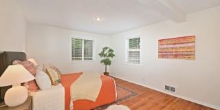 Cozy 2-bedroom 2 bath house in Redmond- Offering a 6-month lease. Gallery 15