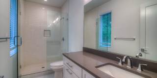 UT PRE-LEASE: Constructed August 2018, Luxury North Campus 3 bed / 3 bath home Gallery 19