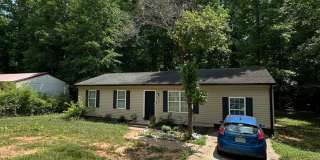 4 Bedroom, 2 bathroom home near Caterpillar Gallery 3
