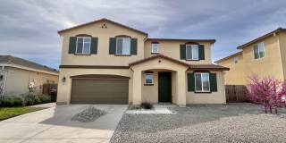 Stunning 5-bedroom, 3-bathroom residence with Solar! Gallery 1