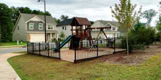 3 Bedroom, 2.5 Bathroom Townhome with Office! Gallery 18