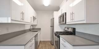 Remodeled 1 Bed/1 Bath in Manhattan Beach with City & Mountain Views — Garage + W/T Included Gallery 7
