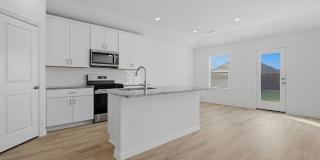 NEW CONTRUCTION 3/2/2 FOR LEASE IN SHERMAN! Gallery 11