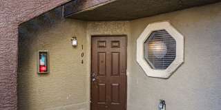Downstairs Condo with Lots of Upgrades Gallery 1