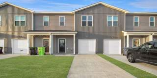 Newer Construction, 3 Bedroom Townhome! Gallery 1
