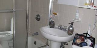 Nice 3 bed in oak square Gallery 3