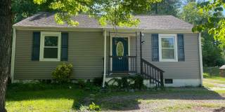 Knoxville 37920 - Adorable 2 bedroom 1 bath home in the Heart of South Knoxville-Pet Friendly - Contact Lisa Vineyard and Shannon Russell (865) 216-9334 Gallery 1